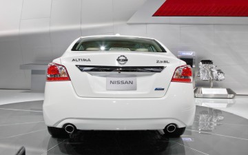 Nissan ar putea reduce producţia la fabricile de baterii